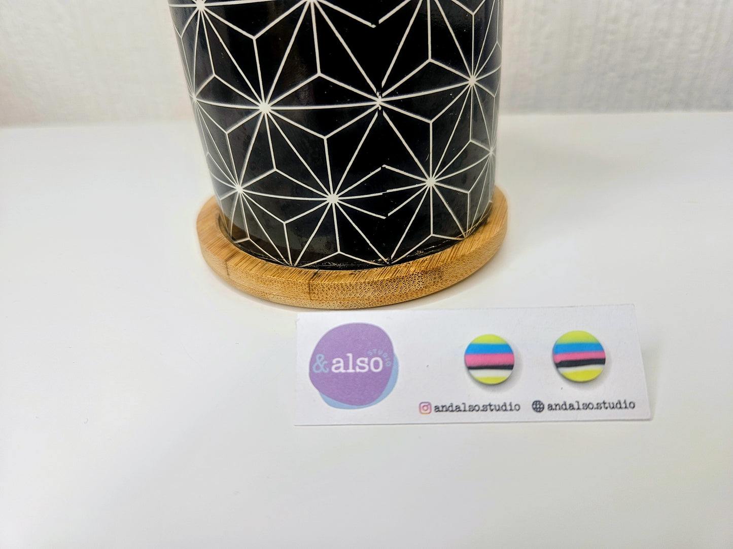 Neon Streaks Horizontal Studs Small (6mm)