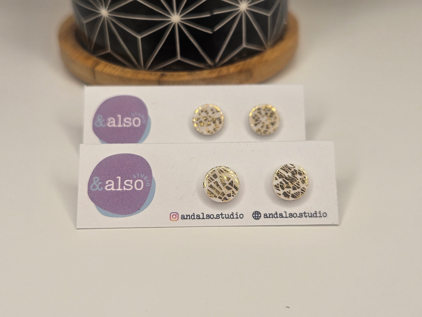 White Noise Gold Grid Studs Small (6mm)